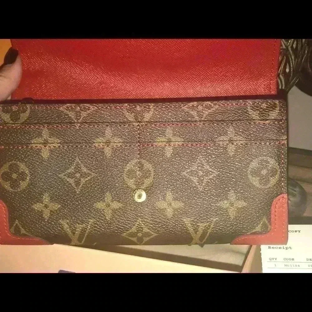 LOUIS VUITTON SARA RETIRO WALLET NEW **REDUCED